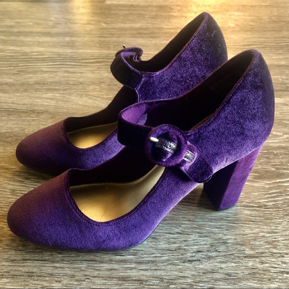 NWOT Christian Siriano Purple Velvet Heels sz 7.5
